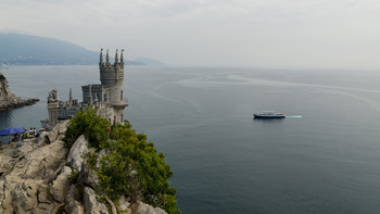 Ласточкино гнездо / Замок расположен на Аврориной скале мыса Ай-Тодор в посёлке Гаспра,Крым.