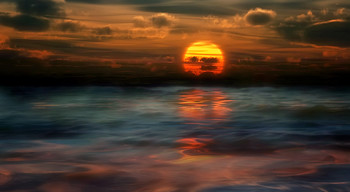 Солнце над морем... / вставало