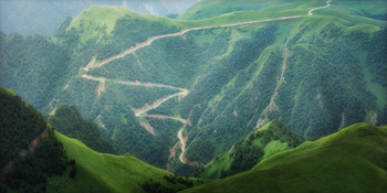 Долгая дорога в горы. / Северный Кавказ.