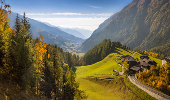 Альпийская долина в Австрии. / по пути из города Лиенц,