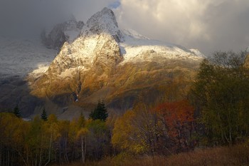 Осеннее утро в горах / Алибек