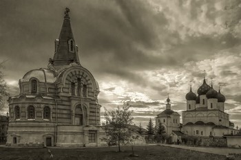 &nbsp; / Серпуховский мужской монастырь. Слева - храм Всех Святых (1896)