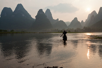 КИТАЙ РЕКА ЛИ / Южный китай.