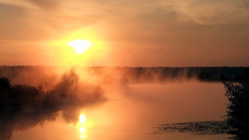 Парит. / Туман на восходе. Озеро Сосновое.