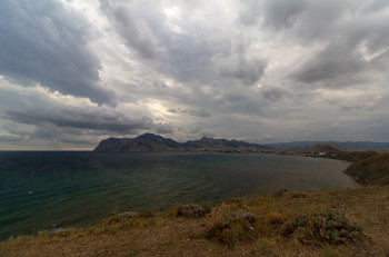 Хмурится... / Хмурится...