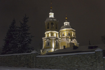 Россия Православная / Ильинская церковь, построенная в 1748 году на средства купцов Поповых. Этот храм оказался единственным в Серпухове, который избежал разорения в советские времена.