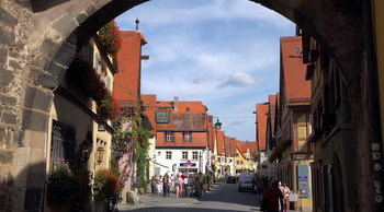 Ротенбург-на-Таубере / Ротенбург-на-Таубере — поражает средневековым шармом: старые извилистые мощеные улицы, средневековая архитектура и удивительная историческая атмосфера. https://mandry.club/mista/rotenburg-na-tauberi/