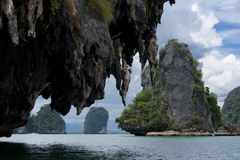 Под скалистым островком / Тайланд, озеро Чаолан