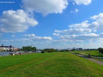 Hamburg / Альбом «Лайнеры, парусники, пароходы»: http://fotokto.ru/id156888/photo?album=62974
Слайд-шоу Берег Эльбы:

https://www.youtube.com/watch?v=_8iY4QcGL-A&amp;t=8s https://www.youtube.com/watch?v=EVMHpH6SJxA

Корабли на Эльбе:

https://www.youtube.com/watch?v=DA7DProSV6o&amp;list=UUEOp3amNaNT0205lPmdFi8w&amp;index=19

Портовый центр и складской район Гамбурга:

https://www.youtube.com/watch?v=i0kxa-sex6o

https://www.youtube.com/channel/UCEOp3amNaNT0205lPmdFi8w/videos?

https://www.youtube.com/watch?v=IGn-NNqkBL0
