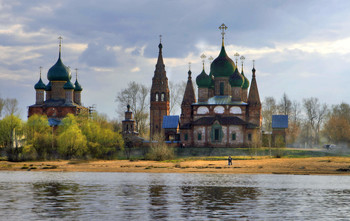 Весна на Заречной улице. / Ансамбль в слободе Коровники Ярославля.