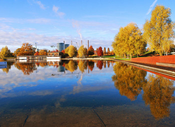 &nbsp; / Ein ruhiger Herbsttag in Wolfsburg mit einer sehenswerten Spiegelung
