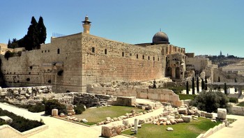 Стены плача в Иерусалиме пустынны / Стены плача в Иерусалиме пустынны