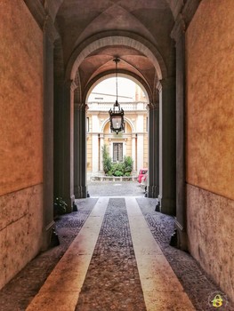 Дворик в Риме. / Италия, Рим, 28 августа 2019 года.
Автор фото: Анастасия Белякова
Снято на Honor 10i
Приглашаю к себе в группу: https://vk.com/astybel_photographer