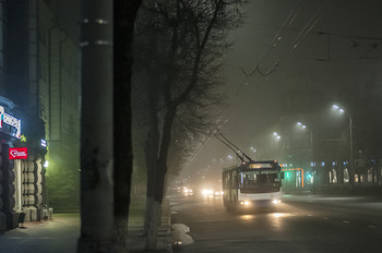 Первый троллейбус... / Foggy Morning...