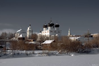 Морозным утром / Успенский Трифонов мужской монастырь Вятки