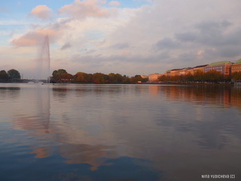 Alster Hamburg / Альбом &quot;Птицы&quot;
http://fotokto.ru/id156888/photo?album=66725
Альбом «Гамбург. Озеро Альстер: http://fotokto.ru/id156888/photo?album=62939
Alstervergnügen 2017. Hamburg
https://www.youtube.com/watch?v=PZXeb1sykTk

Alster am Abend
https://www.youtube.com/watch?v=YdvFUdm0nQ0

Alster Hamburg
https://www.youtube.com/watch?v=shvDCXIyNb0&amp;pbjreload=10