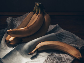 Бананы на белом / Воплощение картины Robert Papp