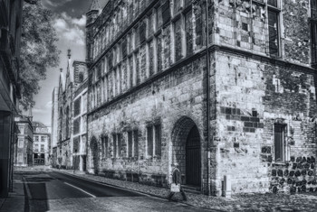 Человек спешит по делам / На карантине