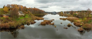 Осенний пейзаж / Осенний пейзаж с деревней и речкой