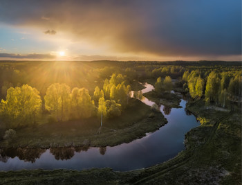 Майский рассвет на Нерли. / Такой был вчера закат на Нерли! Березы только 5 дней назад оделись в листву, сейчас она такая яркая, салатовая. Совсем скоро начнется сезон туманов, а еще чуть позже активное цветение на лугах!

Дачные зарисовки. Ярославская область, верховья реки Нерль, май 2020г. Снято на DJI Mavic PRO.
