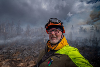 Автопортрет / Авиалесоохрана тушит самые сложные лесные пожары в России.