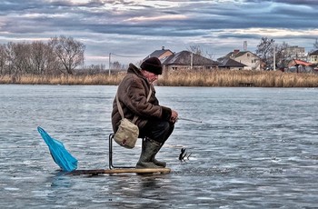 одиночество / Зимняя рыбалка в недалеком прошлом