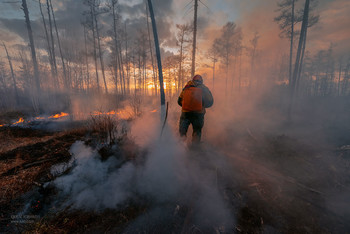 Не жгите сухую траву! / Авиалесоохрана тушит самые сложные лесные пожары в России.