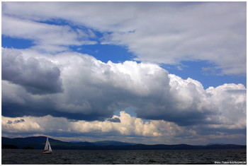 Озеро в горах / Озеро Тургояк в Уральских горах