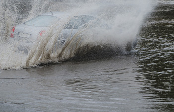 Мокрая дорога / Россия. Тула.
