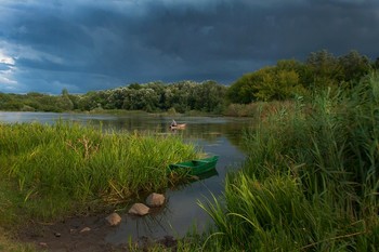 Перед грозой. / Из серии &quot; Мигеевские рыбалки&quot; Река Южный Буг. Украина.