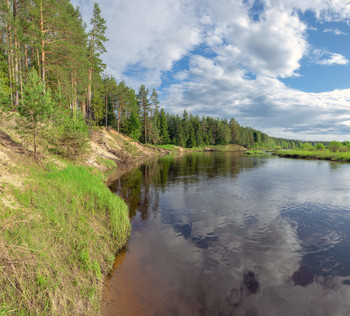 Май на реке Белая Холуница / Река Белая Холуница, Кировская область.
(двухрядная панорама)