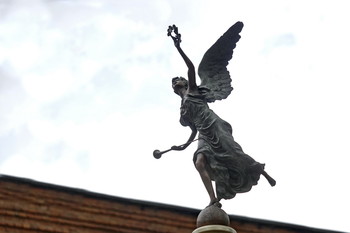 Бегущая по крышам / 5-1, Клары цеткин, Коптево, Москва
http://wikimapia.org/#lang=ru&amp;lat=55.816715&amp;lon=37.517731&amp;z=18&amp;m=w