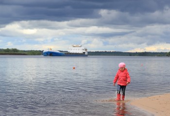 В ожидании лета. / Прогулка по берегу Волги.