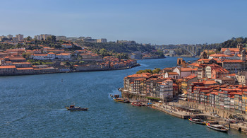 Дорога к Атлантическому океану / река Дору (порт.Douro), слева город Вила-Нова-ди-Гая, справа - Порту