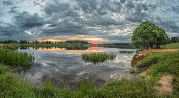 Рассвет на Дичковском озере. / Панорама