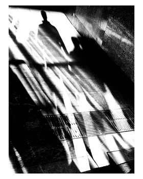 &nbsp; / #sheglovaphoto #фотографмаринащеглова #снятонаiphone #mobilephoto #mobilephotography #photo #bnw #shadows #people #cityphotography #art #moscow #москва #этомойгород #этомояистория