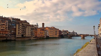Река Арно во Флоренции / Река Арно во Флоренции со знаменитыми мостами