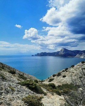 Крым, Судак, море, горы. / Вид с горной вершины Алчак-кая на Судак, море и окрестности.