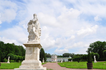 В усадьбе Кусково / Французский регулярный парк и скульптура бога реки Скамандр
