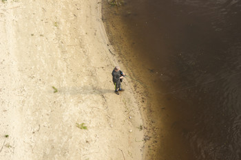 Рыбак / Вид на набережную с моста через реку Сож Гомельского парка.