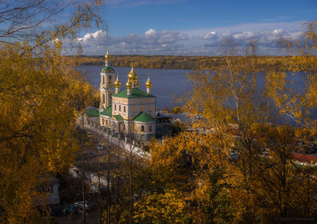 Осень в Плёсе / г.Плёс,Воскресенская церковь