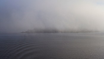 Остров в тумане / Балтика. Осень. Туманы.