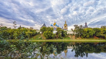 | У Новоспасского монастыря / Москва