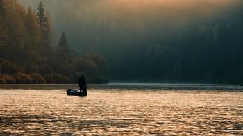 Одинокий рыбак / #река #пермский край