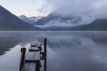 Утро туманное / Нижнемультинское озеро, Горный Алтай. Раннее августовское утро.