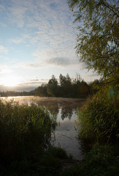 Встречая рассвет / Осеннее утро на живописном озере