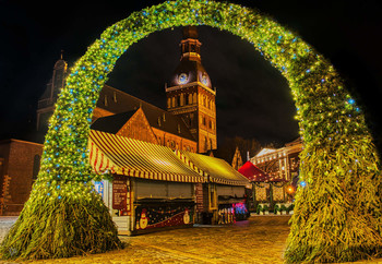 Рига перед Рождеством / Накануне Рождества в центре Риги. Пришлось прийти поздней ночью, когда люди разошлись, а если раньше - то народу тьмя, штатив некуда поставить.