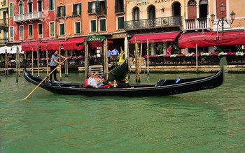 Венеция / Не плыви по течению. Не плыви против течения. Плыви туда, куда тебе нужно.