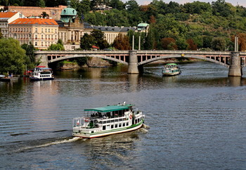 Прогулочный катер на Влтаве / Прага,Чехия,Влтава.