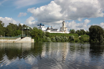 Высоцкий монастырь / Пейзаж у плотины реки Нары